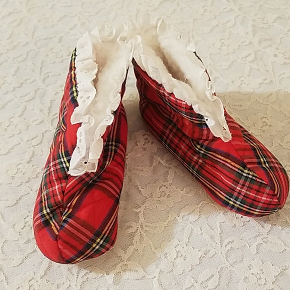 Newborn Red Plaid Dearfoams Booties - Picture 1 of 7